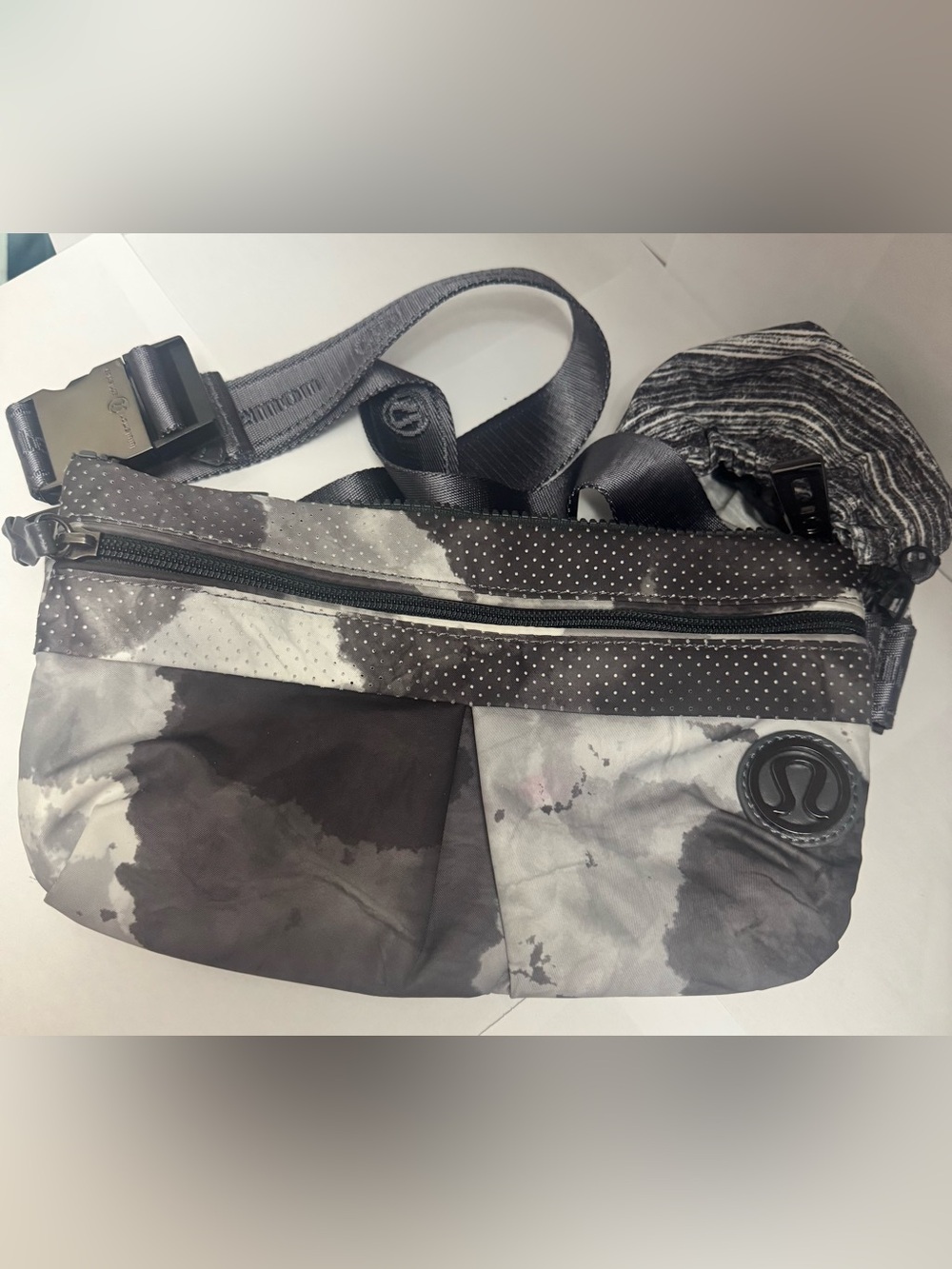LULULEMON ATHLETICA CROSSBODY BELT BAG GRAY AND BLACK